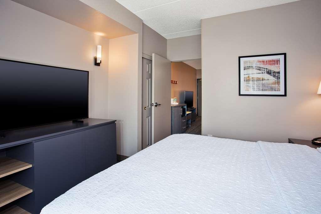 Hampton Inn And Suites Newark Airport Elizabeth Phòng bức ảnh